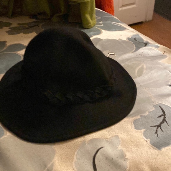 Black winter hat nice style - Picture 1 of 8